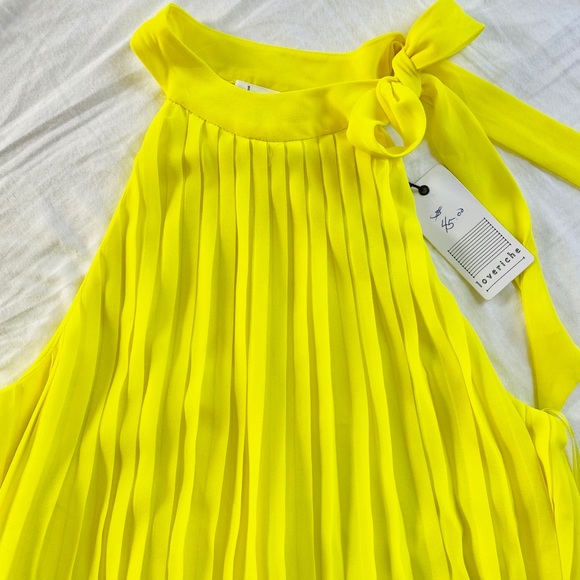 Yellow Pleated Shift Dress - Picture 5 of 7